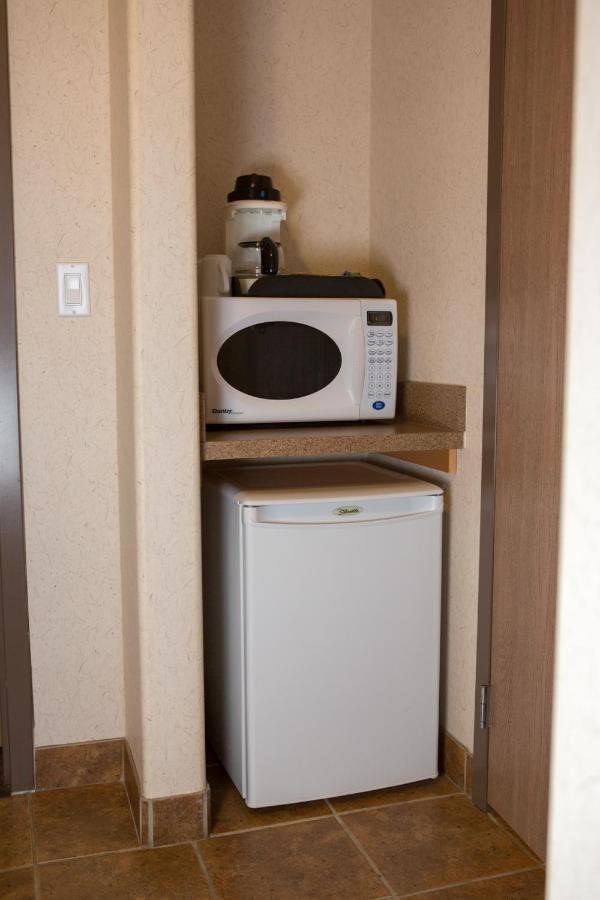Peavine Inn & Suites High Prairie Bagian luar foto
