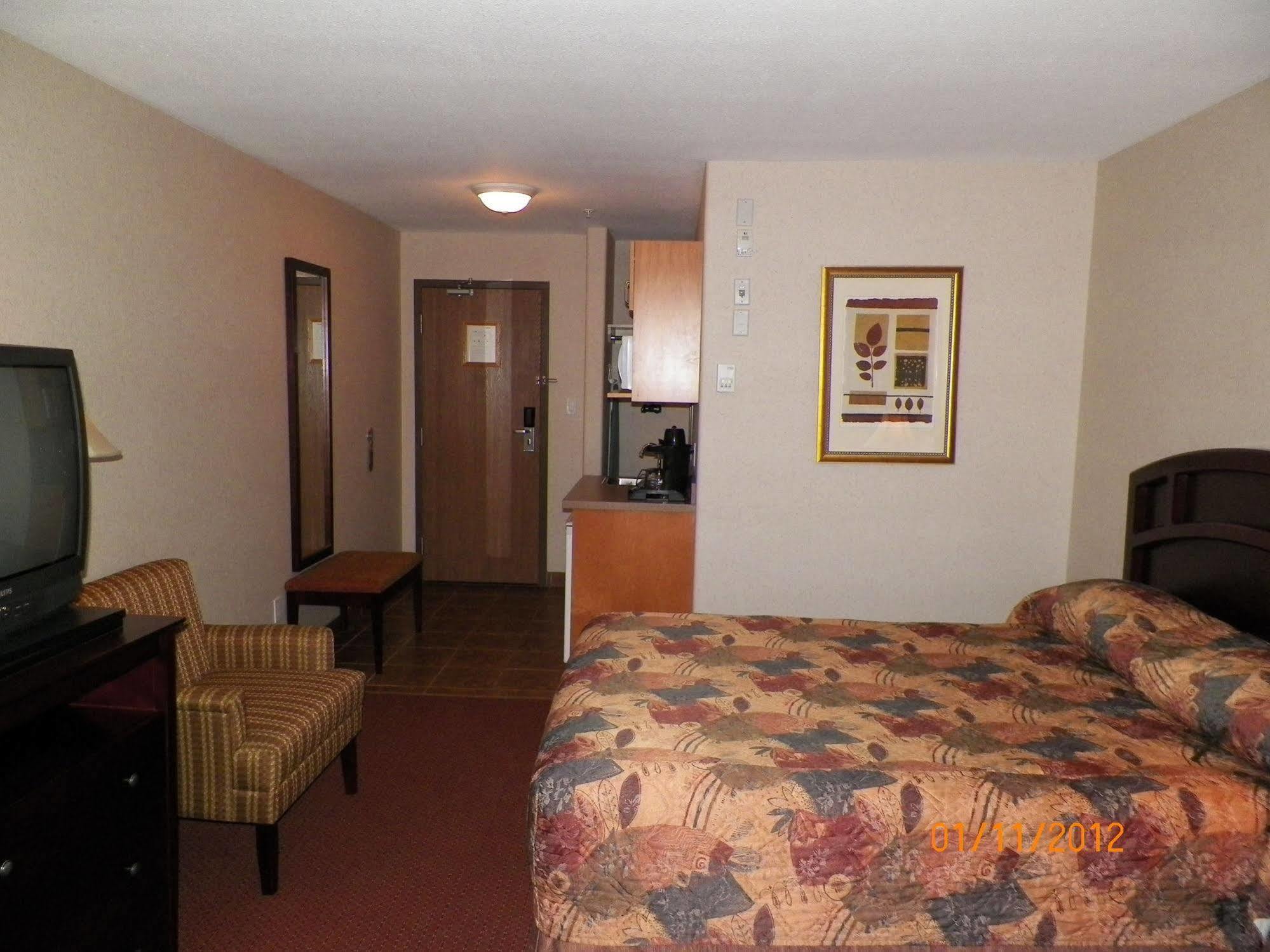 Peavine Inn & Suites High Prairie Bagian luar foto
