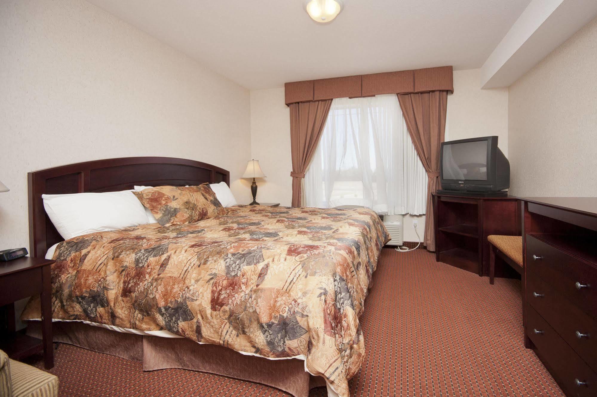 Peavine Inn & Suites High Prairie Bagian luar foto